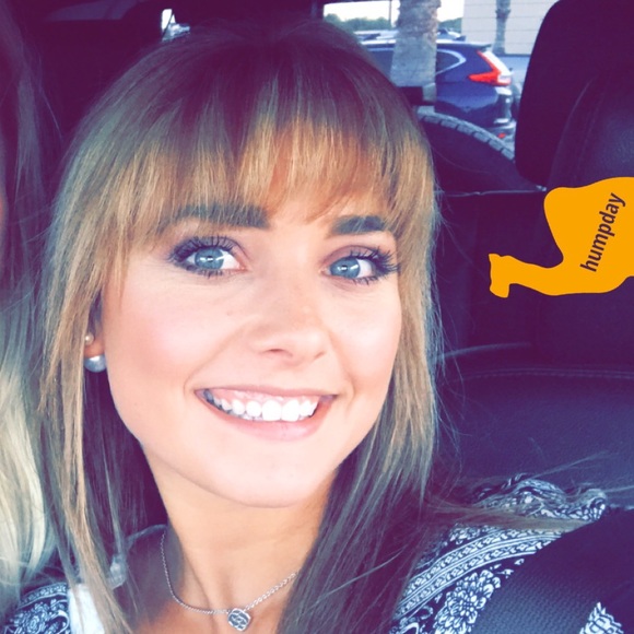 Meet your Posher, Taylor - Picture 3 of 4